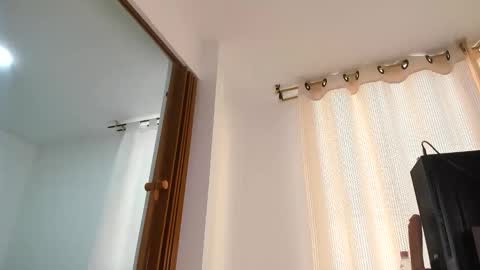 taniabonnet  online show from October 20, 10:21 pm