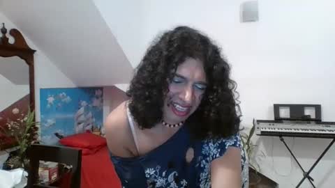 Snapshot of tanialopaz chatting on December 6, 12:34 am TaniaBitch online show from December 6, 12:34 am