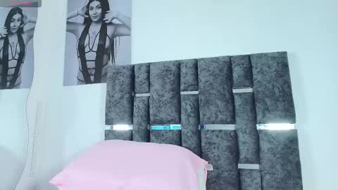 Snapshot of taniamilan chatting on February 24, 9:29 am Tania online show from February 24, 9:29 am