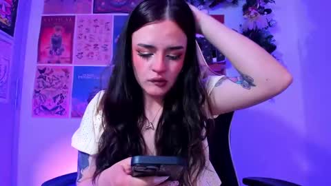 Snapshot of tara_hs chatting on January 2, 4:46 pm online show from January 2, 4:46 pm