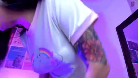 Snapshot of tara_hs chatting on January 3, 2:19 pm online show from January 3, 2:19 pm