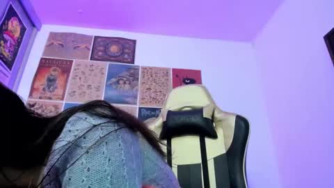 Snapshot of tara_hs chatting on January 4, 7:34 pm online show from January 4, 7:34 pm