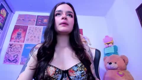 Snapshot of tara_hs chatting on February 19, 11:28 am online show from February 19, 11:28 am