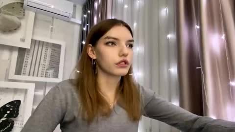 Snapshot of tarahmelaun chatting on February 26, 3:22 pm Mia online show from February 26, 3:22 pm