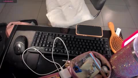 Snapshot of taralawrence chatting on February 10, 3:32 am Tara Lawrence online show from February 10, 3:32 am