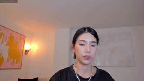 Snapshot of taralawrence chatting on February 24, 3:26 am Tara Lawrence online show from February 24, 3:26 am