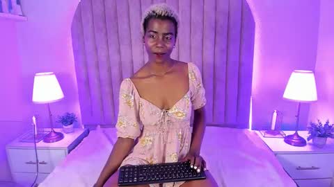 Snapshot of taramasud_ chatting on February 25, 12:09 am taramasud_ online show from February 25, 12:09 am