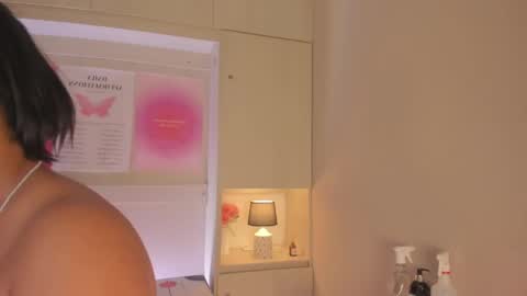  T A R A  online show from April 18, 4:49 am