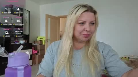 Snapshot of tasha__moon chatting on June 16, 1:14 pm Tasha Moon online show from June 16, 1:14 pm