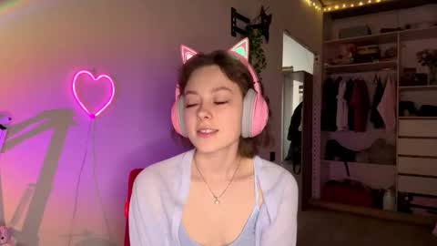 Darlin online show from March 1, 10:45 pm