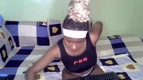 Snapshot of tastie_t chatting on February 22, 12:04 pm tastie_t online show from February 22, 12:04 pm