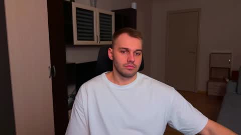 Snapshot of tasty_justin chatting on May 14, 8:26 pm My shows 2100500 UTC3 online show from May 14, 8:26 pm