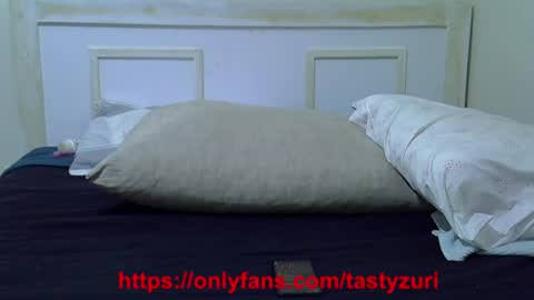 Snapshot of tastyzuri chatting on December 4, 9:35 pm Zuri online show from December 4, 9:35 pm