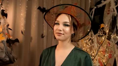 Snapshot of tate_crazy chatting on October 31, 6:09 pm Tate online show from October 31, 6:09 pm