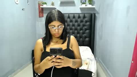 Snapshot of tatiana499 chatting on June 25, 5:12 am Tatiana online show from June 25, 5:12 am