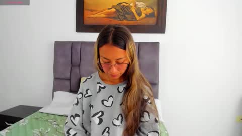 Snapshot of tatiana_valencia chatting on June 6, 2:33 pm Tati online show from June 6, 2:33 pm