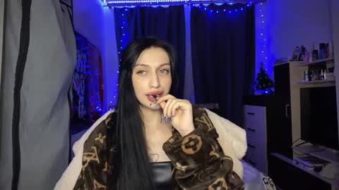 tatika_williams online show from December 15, 3:16 pm