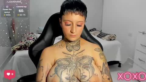 Snapshot of tatoo_girl chatting on September 19, 7:14 pm jess online show from September 19, 7:14 pm