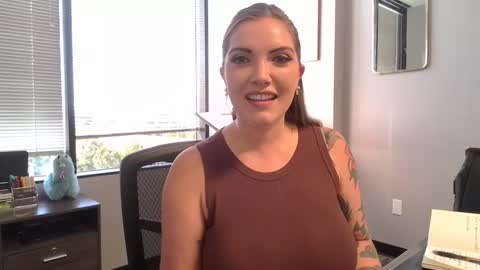 Snapshot of tattedlasirena chatting on October 8, 3:09 pm La Sirena online show from October 8, 3:09 pm