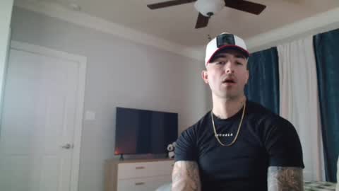 tattedlatino1 online show from December 17, 7:15 pm