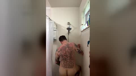 Snapshot of tattedupboyfun chatting on May 26, 7:43 pm tattedupboyfun online show from May 26, 7:43 pm