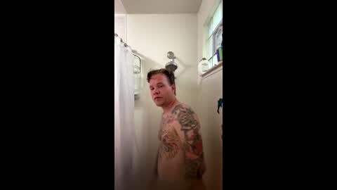 Snapshot of tattedupboyfun chatting on June 3, 3:06 pm tattedupboyfun online show from June 3, 3:06 pm