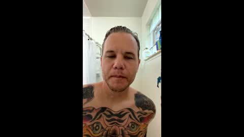 Snapshot of tattedupboyfun chatting on June 5, 3:51 pm tattedupboyfun online show from June 5, 3:51 pm