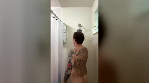 Snapshot of tattedupboyfun chatting on June 19, 3:16 pm tattedupboyfun online show from June 19, 3:16 pm