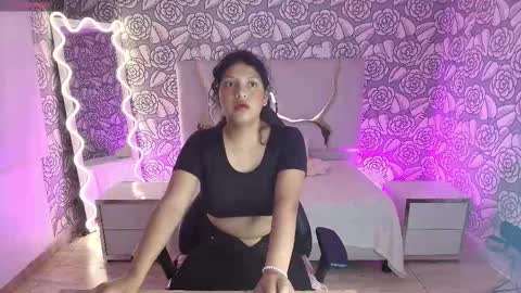Snapshot of tatti_tay chatting on February 8, 12:19 pm tatis online show from February 8, 12:19 pm