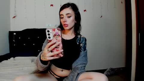 Snapshot of tattoed_bunny9 chatting on April 28, 2:27 am Rose Marie online show from April 28, 2:27 am