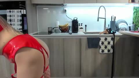 Nicole online show from January 18, 1:51 pm