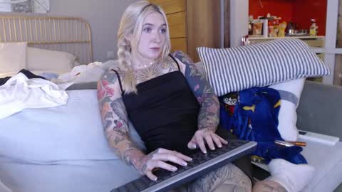 tattoobbgirl online show from March 5, 4:35 pm
