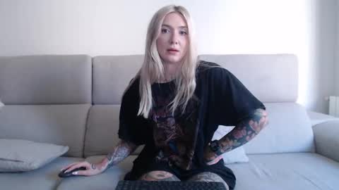 tattoobbgirl online show from September 14, 11:31 am