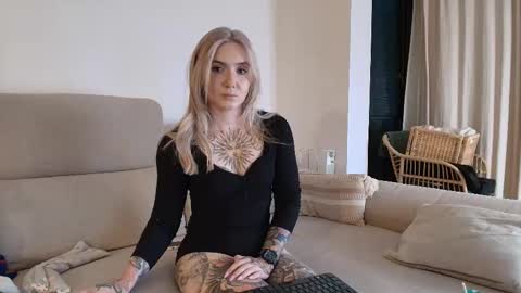 tattoobbgirl online show from March 21, 6:33 pm