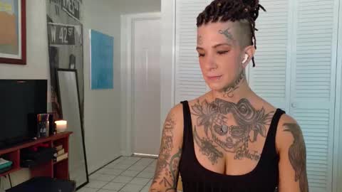 Snapshot of tattooed_natalia chatting on February 1, 1:09 pm Natalia 3 online show from February 1, 1:09 pm