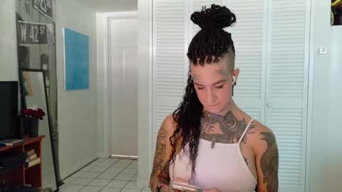 Snapshot of tattooed_natalia chatting on February 25, 1:21 pm Natalia 3 online show from February 25, 1:21 pm