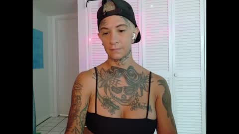 Snapshot of tattooed_natalia chatting on July 1, 2:40 pm Natalia 3 online show from July 1, 2:40 pm