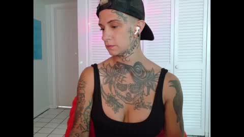 Snapshot of tattooed_natalia chatting on July 7, 4:22 pm Natalia 3 online show from July 7, 4:22 pm