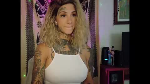Snapshot of tattooed_natalia chatting on July 20, 9:50 pm Natalia 3 online show from July 20, 9:50 pm