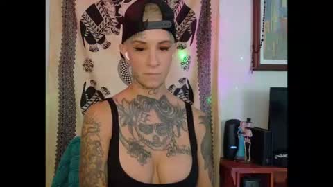 Snapshot of tattooed_natalia chatting on July 25, 7:11 pm Natalia 3 online show from July 25, 7:11 pm