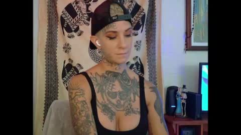 Snapshot of tattooed_natalia chatting on July 29, 9:13 pm Natalia 3 online show from July 29, 9:13 pm