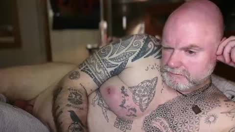 Tattooeddilf 01 online show from March 4, 10:38 pm