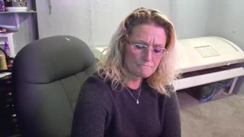 Snapshot of tattooeddirtyteacher chatting on January 22, 10:26 pm Lisa Lovely online show from January 22, 10:26 pm