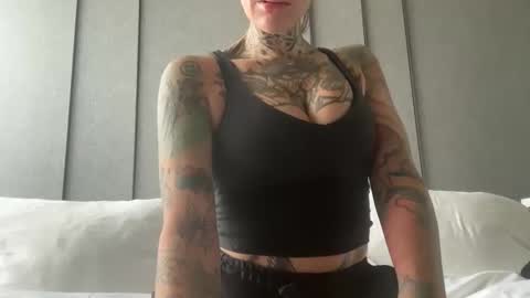 tattooedlucy_ online show from December 1, 5:56 am