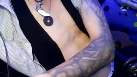 Snapshot of tattooman777 chatting on October 17, 5:21 am Jean pool online show from October 17, 5:21 am