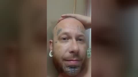 Snapshot of tattootravis chatting on July 15, 3:34 am tattootravis online show from July 15, 3:34 am