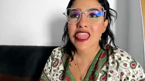 Snapshot of taty_gomez_ chatting on May 19, 3:35 am Tatiana Gomez online show from May 19, 3:35 am
