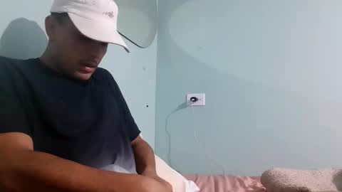 Snapshot of taulerfox chatting on December 3, 7:49 am Caito online show from December 3, 7:49 am