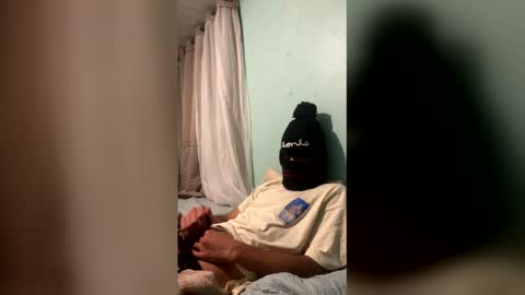 Snapshot of taulerfox chatting on April 12, 4:39 am Caito online show from April 12, 4:39 am