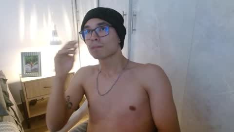 Snapshot of taurus4k chatting on December 6, 9:35 pm taurus4k online show from December 6, 9:35 pm